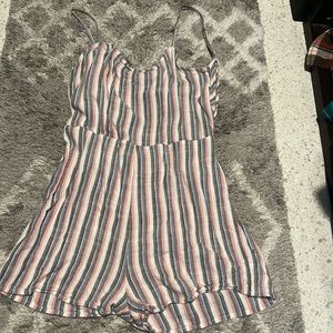 Super cute light weight American Eagle romper size large